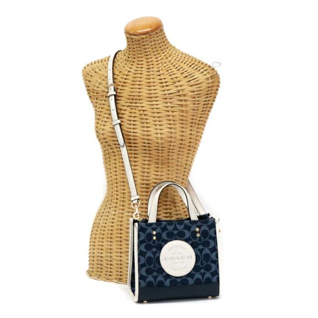 コーチ COACH デンプシー トート 22 シグネチャー ジャカード ウィズ コーチ パッチ キャンバス / リファインド ぺブル レザー デニム ロゴ C8582 ハンドバッグ 手提げかばん 2WAYバッグ 肩掛け レディース ネイビー / アイボリー 中古 maz10006の通販は