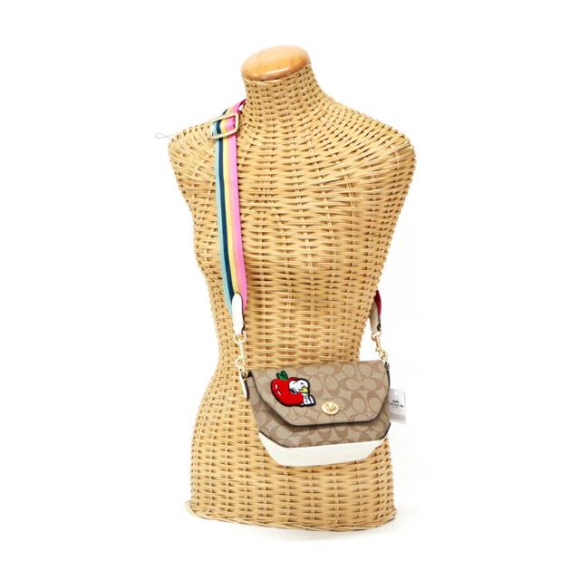 コーチ COACH カーリー クロスボディ PVC / リファインド ペブル レザー シグネチャー C4114 ショルダーバッグ ポシェット PEANUTSコラボ スヌーピー パッチワーク レディース カーキ (ベージュ) / チョーク (アイボリー) 中古 mbe09001