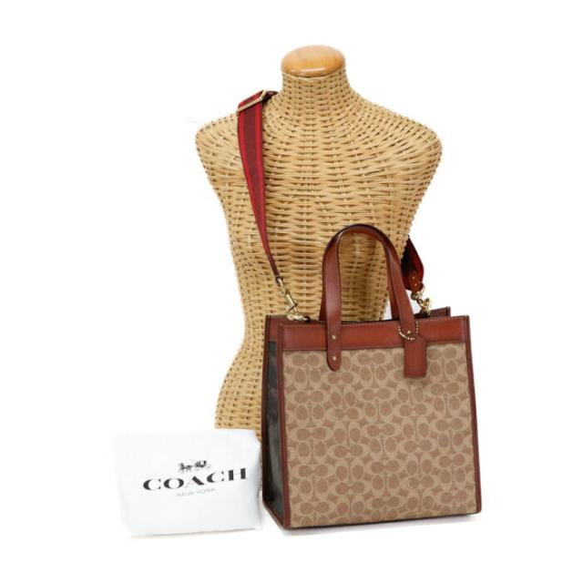 【ABランク】 コーチ COACH フィールド トート シグネチャー キャンバス ウィズ ホース アンド キャリッジ プリント PVC / リファインド カーフ レザー C0776 トートバッグ 2WAYバッグ 肩掛け ハンドバッグ ブラス (ブラウン) / タンラスト (ベージュ) 中古 mbg05001