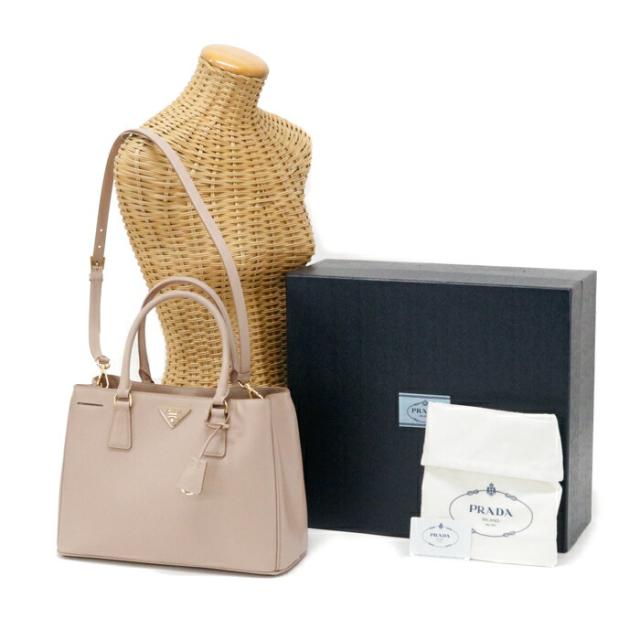 【ABランク】 プラダ PRADA ガレリア サフィアーノ (レザー) トライアングル ロゴ BN1874 ハンドバッグ 手提げかばん 2WAYバッグ 肩掛け レディース ピンクベージュ 中古 mbg27001