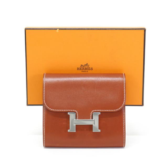 【ABランク】 エルメス HERMES コンスタンス コンパクト ボックスカーフ (レザー) SV金具 □M刻印 2009年 二つ折り財布 かぶせ蓋 ミディアムウォレット コンパクトウォレット H金具 レディース メンズ ブリック (レッドブラウン) 正規品 中古 mbi10003の通販は
