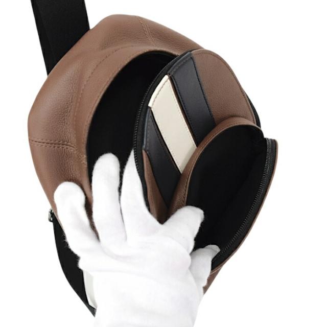 【AB位置づける】 コーチ職 COACH プリンスチャールズ島 風呂敷き包み なめし革 ヴァーシティ 縞模様 なめし革 F23215 ショルダーバッグ 差し交わす上半身 曲がったかけ 肩かけ スリングバッグ メンズ 赤銅色 / 黒いこと / 白いこと 定まり品 中古 mbm21002
