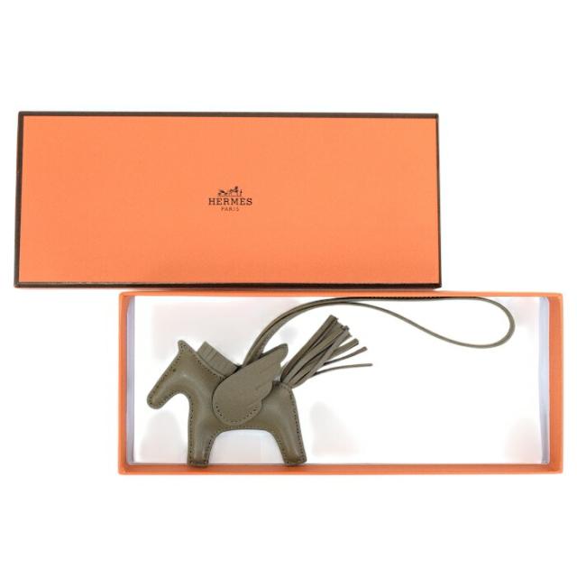 【SAランク】 エルメス HERMES ペガサス PM アニョーミロ (ラムスキン) レザー W刻印 (2024年) ロデオチャーム バッグチャーム バッグアクセサリー レディース メンズ エトゥープ (グレージュ) 正規品 極美品 中古 mbr08001