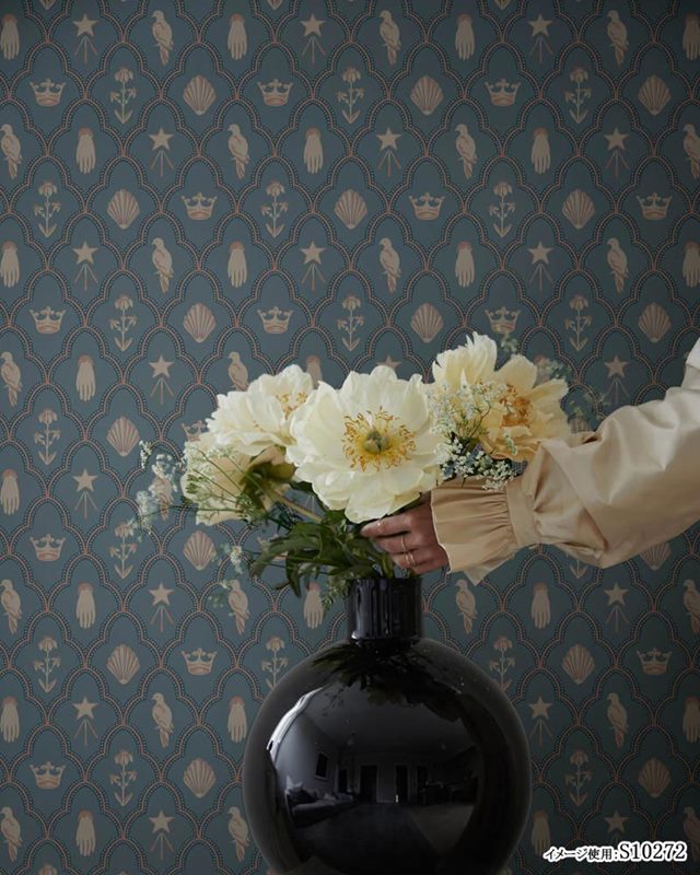 壁紙 クロス のりなし 輸入壁紙 テシード 国内在庫品 テシード MATOU マトウ SANDBERG サンドバーグ 品番 S10270 S10271 S10272 スウェーデン製 幾何学 モロッカン トレリス 動物 アニマル 手 王冠 星 花 鳥 貝 ゴールド 光沢 不燃 F☆☆☆☆の通販は