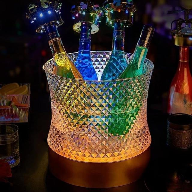 光るアクリルルミナスバレル LEDシャンパンクーラー 大容量12L 自動色変7色 防水仕様 充電式バケツ プロ仕様ワインクーラー 省スペース設計 北欧風おしゃれ 電池交換可能 屋外イベント ホームパーティー ドリンクボトル冷却 多色イルミネーション コン