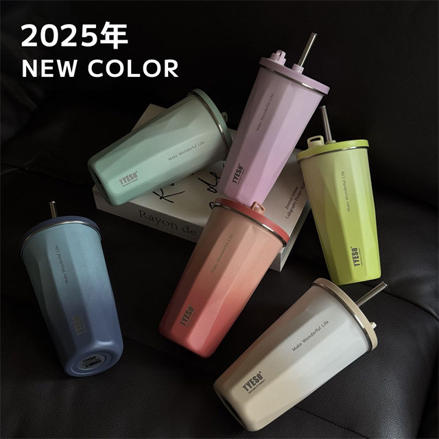 夏新作 送料無料 「SNSで話題！」TYESO正規品 ストロー付きタンブラー ストロー タンブラー 蓋付き 470ml 600ml 水筒 保温 保冷 アウトドア コーヒーカップ 持ち運び ステンレス 大容量 こぼれない ストロー付き おしゃれ 収納 トラベルタンブラー 父の日 ギフト_1