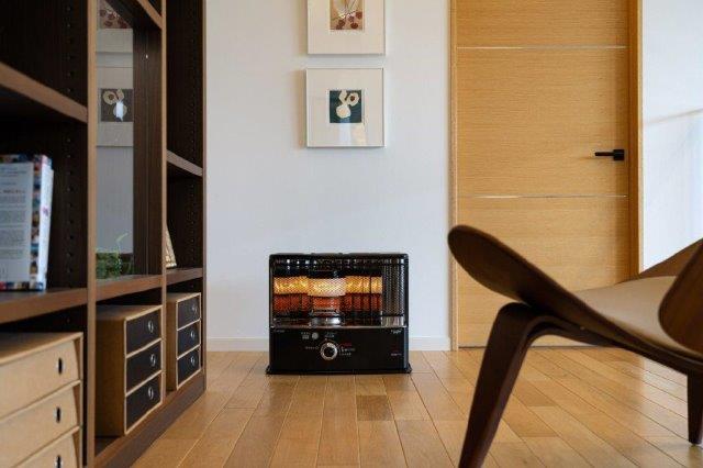 在庫処分 トヨトミ 反射型 大型石油ストーブ 木造10畳/コンクリート13畳 日本製 遠赤外線 防災 節電 RC-W36M-B RC-W36Nと同等モデル アウトレット品 11⁄4 20:00～11⁄11 01:59☆ポイント10倍反射形石油