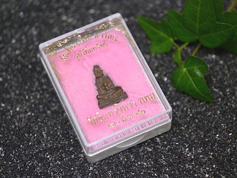 タイ-ワット・イントラウィハーンのプラクルアンその1 ルアンポートー全身 タイでは超有名なお守りの一種です タイのお守り エスニック アジアン雑貨 ポスト投函配送選択可能です