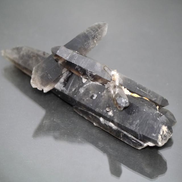 山東省産黒水晶 モリオン ケアンゴーム クラスター 1点物 約441.5ｇ 天然石・置き物