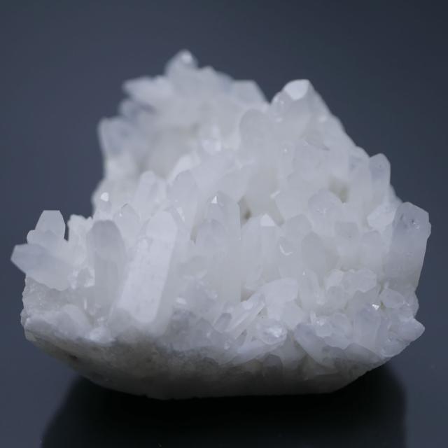 【1点物】チベット ヒマラヤ水晶 クラスター 台座付き　1205g 一点物】ヒマラヤ水晶クラスター(一点もの): 『岩座(いわくら)』公式通販