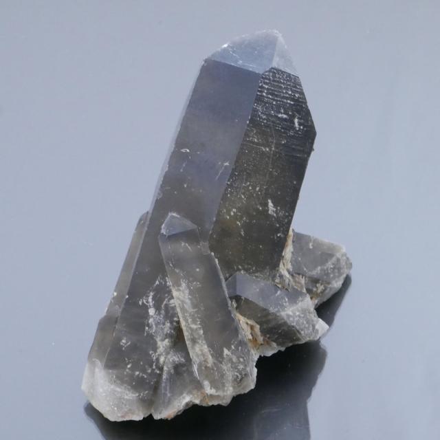 スモーキークォーツクラスター チベット産 1点物(ファントム水晶） 魔除け 除障石 破邪 浄化 約515g 天然石・置き物