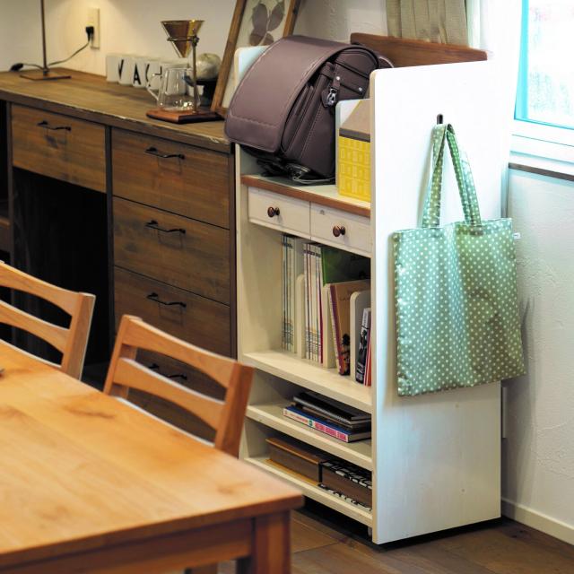 ランドセルラック トライ-P/kiduku 幅60×高さ110×奥行き34.5cm カントリー調の学校用品ひとまとめラック 格納式フック付き オープン棚 木製 ナチュラル ランドセル置き場 送料無料_4