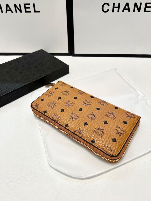 MCM クラッチバッグ ヴィセトス スタッズ レザー ブラウン