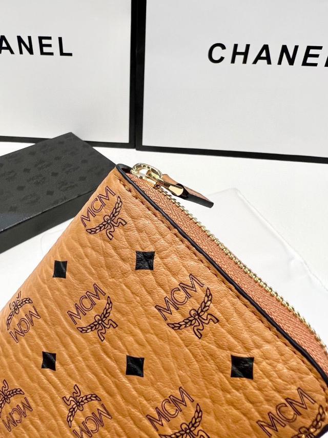 MCM クラッチバッグ ヴィセトス スタッズ レザー ブラウン