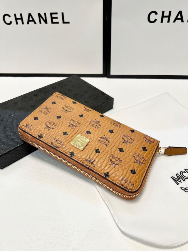 MCM クラッチバッグ ヴィセトス スタッズ レザー ブラウン