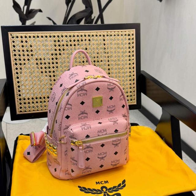 YOUNG&OLSEN 黒いレザーリュック・バックパック　　値下げしました‼️ YOUNG&OLSEN 黒いレザーリュック・バックパック 値下げしました