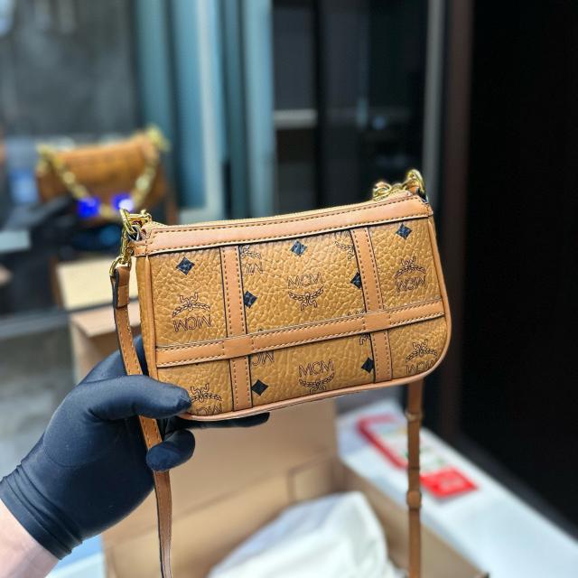 ✨MCM✨エムシーエム✨ヴィセトス✨ブラウン✨ショルダーバッグ✨ エムシーエム ショルダーバッグ 巾着 ヴィセトス柄 型押し