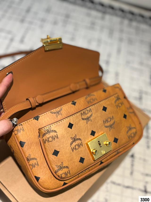 MCM オレンジ ボディバッグ MCM オレンジ ボディバッグ