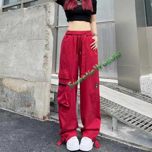 カーゴパンツ レディース ワイドパンツ ダンスパンツ ストラップ付き ワンポイント ウエストゴム ボトムス ロングパンツ 赤 黒 ダンス 衣装 ヒップホップ コスチューム 韓国ファッション 大きいサイズ 個性的 服 パンツ ダンス練習 hiphop 送料無料 カーゴパンツ