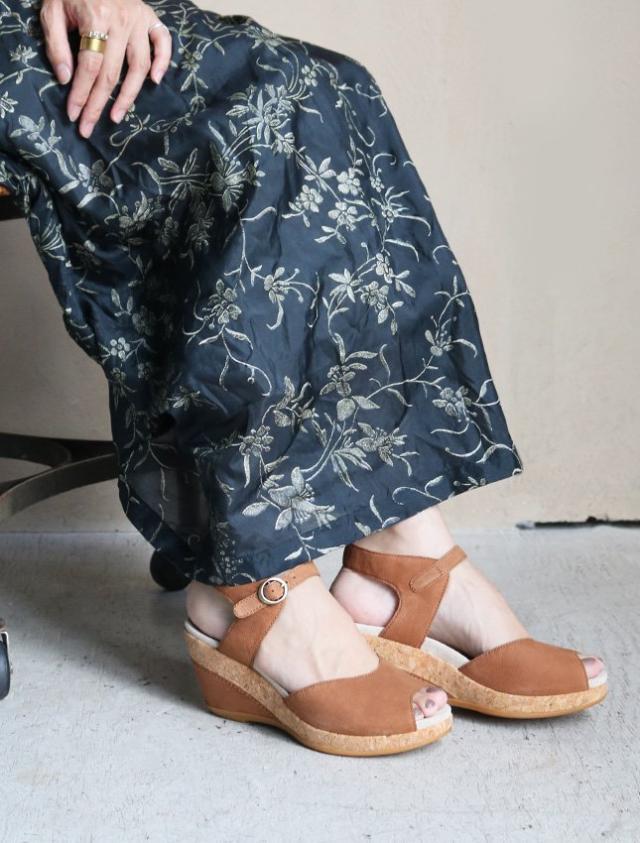 dansko（ダンスコ）CHARLOTTE CAMEL｜シャーロット キャメル カジュアル おしゃれ ウェッジソール サンダル dansko（ダンスコ）CHARLOTTE CAMEL｜シャーロット キャメル