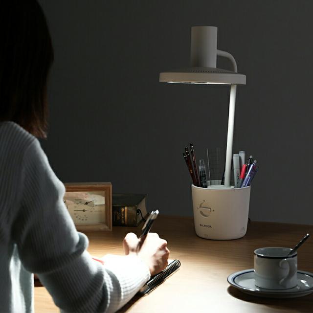 BALMUDA The Light     卓上　デスク　スタンド　ライト ☆新品 ☆2022年製 バルミューダ ザ ライト 卓上スタンドライト 白