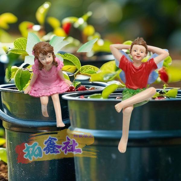 2xフェアリーガーデンアクセサリーミニチュアエンジェルフィギュラインデスクフィギュア芝生の飾り玄関入りの少年の女の子の彫像