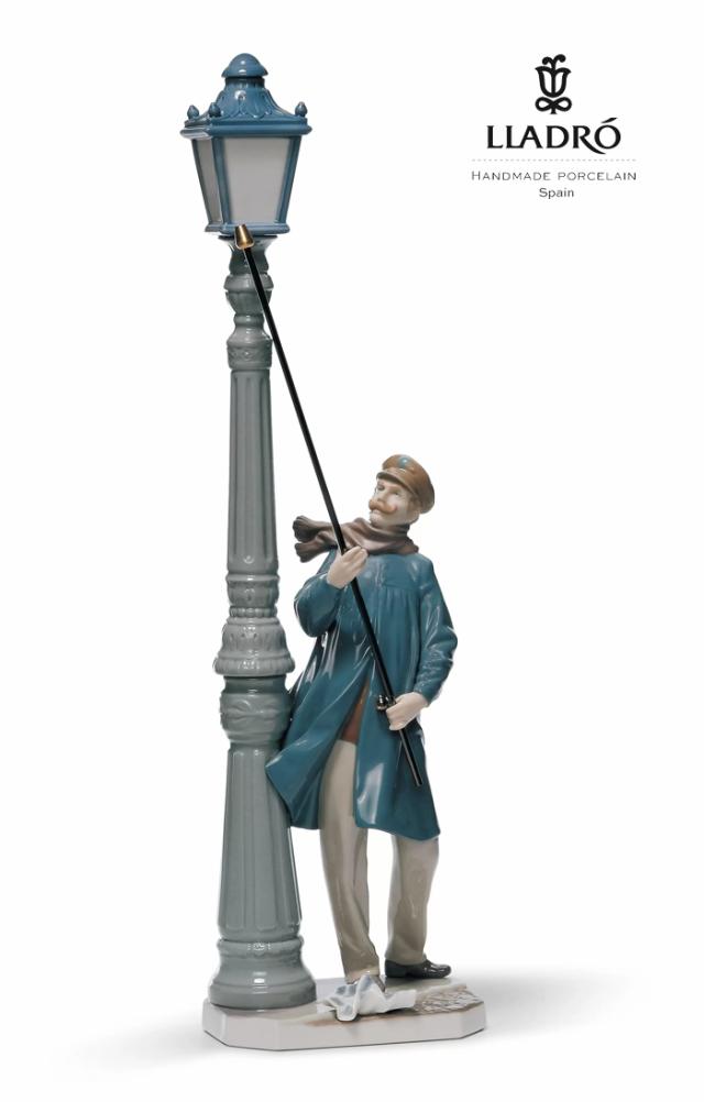 ガス灯 LLADRO リヤドロ  置物 オブジェ インテリア 人形 磁器 かわいい おしゃれ スペイン プレゼント 玄関 お祝い 新築 開業 癒し リビング 寝室 事務所 オフィス 【正規品】 01005205