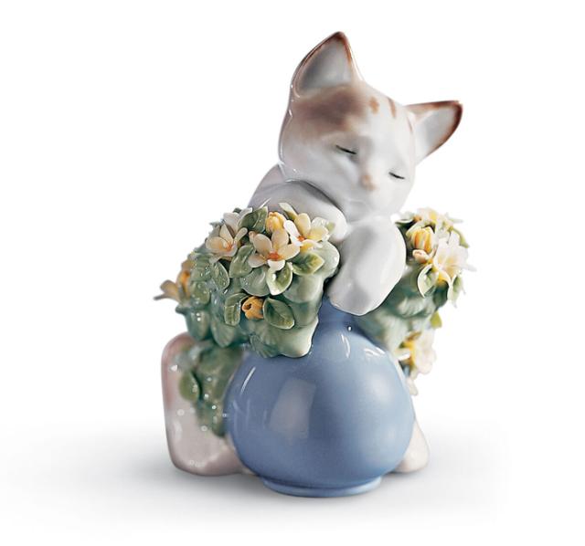 お昼寝の場所 LLADRO 【正規品】 リヤドロ 仔猫 フィギュリン 01006567