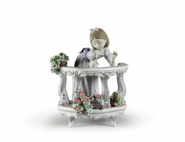 バルコニーの朝 LLADRO   リヤドロ リアル フィギュリン   女の子 花 小鳥 置物 オブジェ インテリア 人形 磁器 かわいい おしゃれ スペイン プレゼント 玄関 お祝い 新築 開業 癒し リビング 寝室 事務所 オフィス 【正規品】01006658