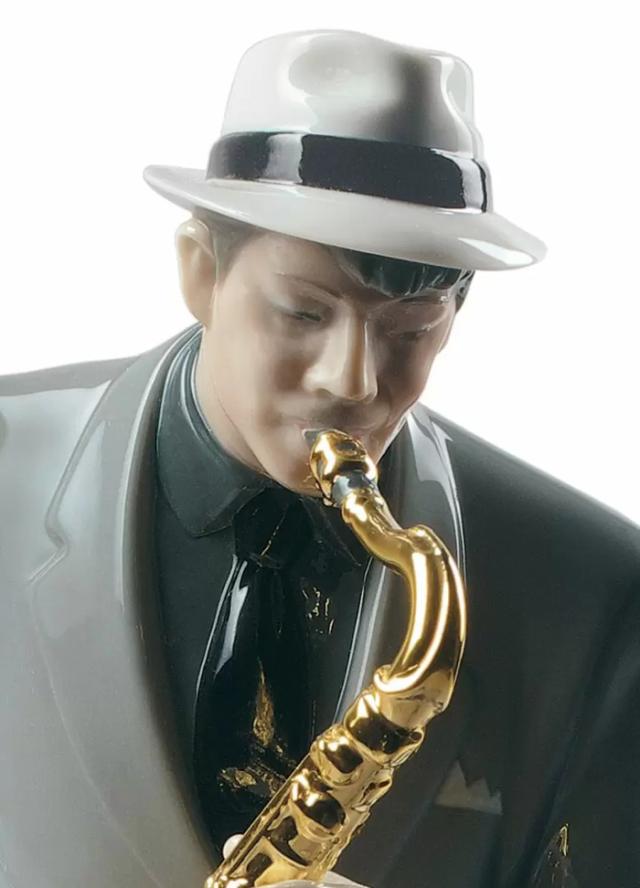 ジャズ サクソフォニスト LLADRO リヤドロ  Jazz サックス 置物 オブジェ インテリア 人形 磁器 かわいい おしゃれ スペイン プレゼント 玄関 お祝い 新築 開業 癒し リビング 寝室 事務所 オフィス 【正規品】 01009330
