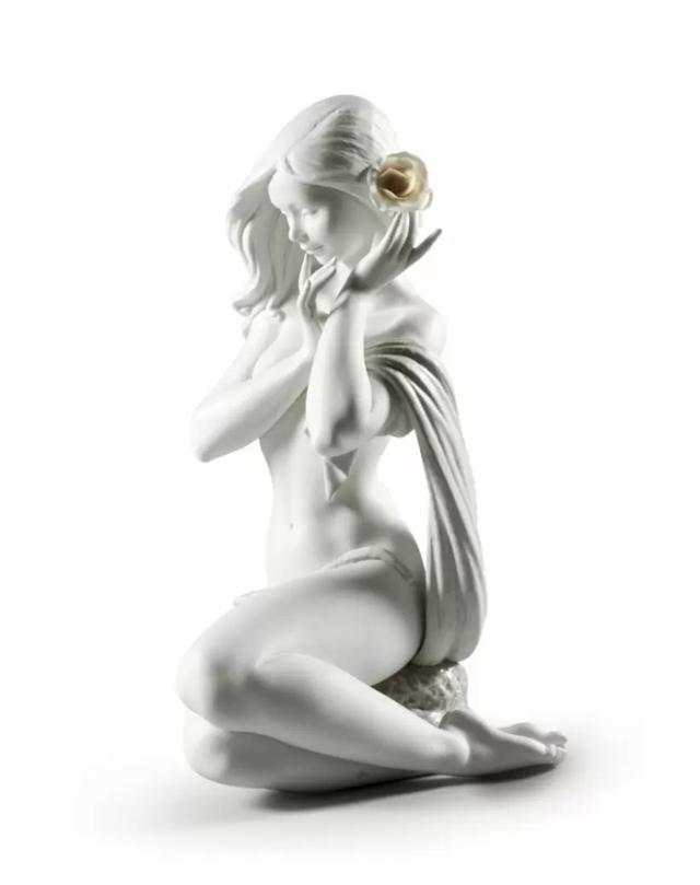月灯りの夜に White LLADRO 限定品 リヤドロ  女性 白 置物 オブジェ インテリア 人形 磁器 かわいい おしゃれ スペイン プレゼント 玄関 お祝い 新築 開業 癒し リビング 寝室 事務所 オフィス 【正規品】 01009332