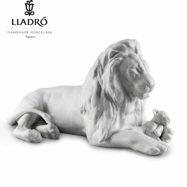 ライオンの親子  LLADRO リヤドロ  フィギュリン 置物 オブジェ インテリア人形 磁器 かわいい スペイン プレゼント お祝い 新築 開業 癒し リビング 寝室 事務所 オフィス 【正規品】01009454