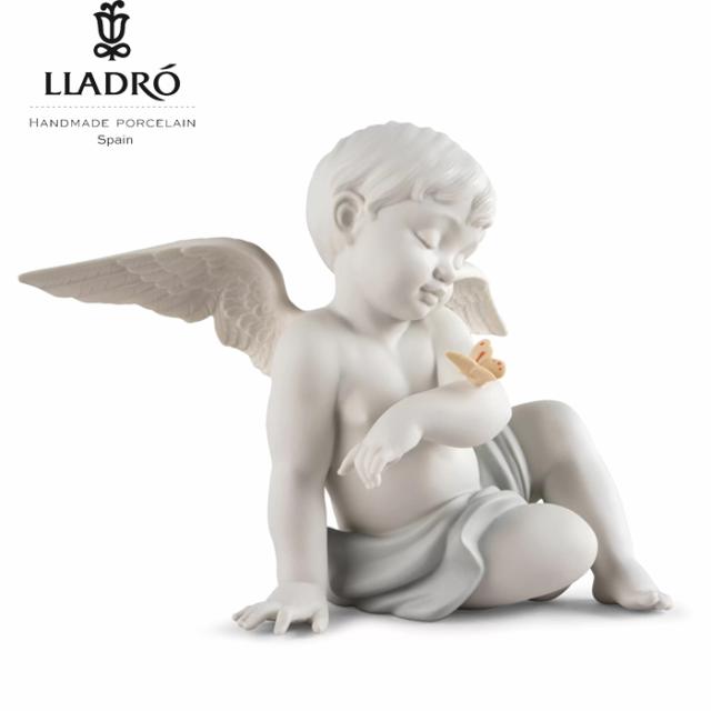 蝶と遊ぶ天使 LLADRO リヤドロ 置物 オブジェ インテリア リアル 人形 磁器 かわいい おしゃれ スペイン プレゼント 玄関 お祝い 出産 赤ちゃん 新築 開業 癒し リビング 寝室 事務所 オフィス 【正規品】 01009568