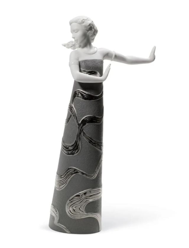 エリュテイア LLADRO 白 リヤドロ  置物 オブジェ インテリア 記念 人形 磁器 かわいい おしゃれ スペイン プレゼント 玄関 お祝い 新築 開業 癒し リビング 寝室 事務所 オフィス 【正規品】 01011957
