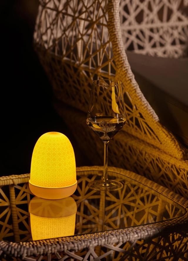 Dome Lamp 柳 リヤドロ LLADRO 卓上 ランプ  磁器 インテリア プレゼント お祝い 寝室 新築 開業 玄関 オフィス