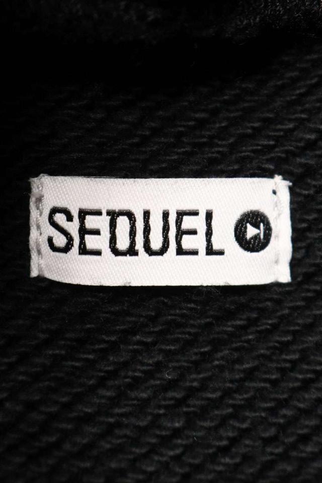 シークエル サイズ:XL 23AW SQ-23AW-HD-03 ロゴプリントプルオーバー