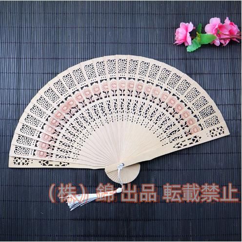 送料無料　最高級品　香木白檀透かし彫り扇子 共箱　本物保証　中国古玩骨董 白檀 扇子 中国 送料無料 白檀透かし彫り扇子 共箱 本物保証 中国古玩骨董