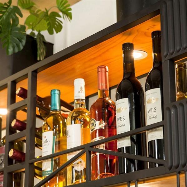 ワイングラスホルダー 家の装飾吊り下げ収納のキッチンワインラックの 天井ワインボトルホルダー、ぶら下がっているワイングラスホルダー、天井の装飾ワイングラ ワイングラスホルダー 家の装飾吊り下げ収納のキッチンワインラックの