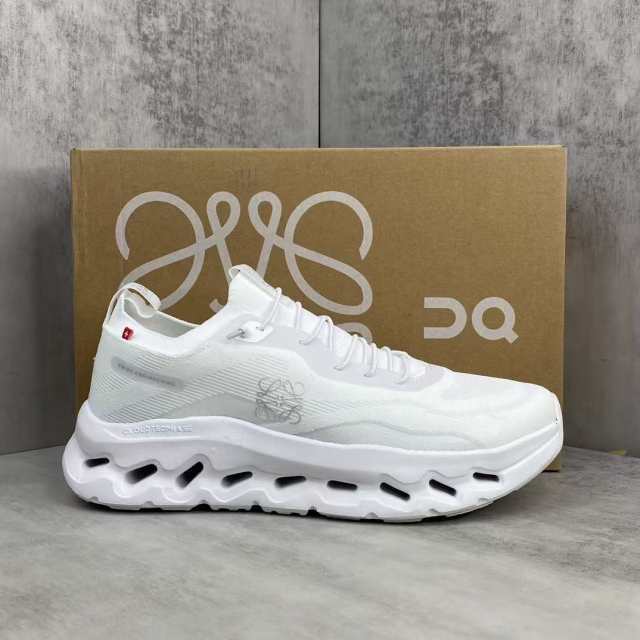 2025新品 ロエベ×オン LOEWE x On Cloudtilt 2.0 ランニング