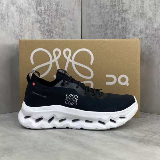 新品 On cloudtilt ブラック スニーカー 2025新品 ロエベ×オン LOEWE x