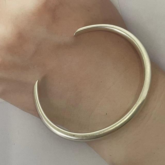 アクセサリー OX JEWELRy Silver Curve Bangle MB OX JEWELRy Silver Curve Bangle | MB -there is a