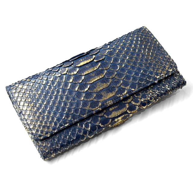 果実モチーフが耳元で輝く♪【CHANEL】25A CCロゴ ピアス