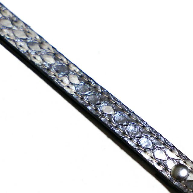 ID カードホルダー 両面クリア窓 伸縮リール ストラップ付 横型 パイソン パール シルバー ID カードホルダー 両面クリア窓 伸縮リール ストラップ付 横型