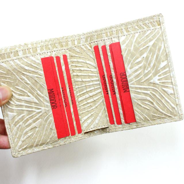 蛇革財布 財布 二つ折り財布 折り財布 無双仕様 小銭入れ無し カード収納 メンズ財布 パイソン革 蛇革 サイフ さいふ 札入れ 本革財布 日本製 ウェーブ風型押し仕上げ ベージュ_3
