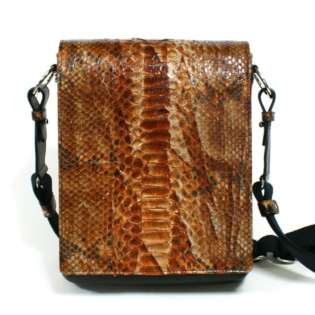 ショルダーバッグ 斜めがけバッグ 肩掛けバック / 縦型 B5 かぶせ型 / パイソン革 牛革 / ハードシェード チョコ