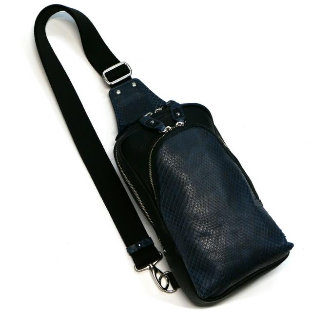 ボディバッグ メンズ レザー ショルダーバッグ 斜めがけ / 縦型 大容量 / 本革 パイソン革 蛇革 / モラレスパイソン マット ネイビーブルー 2