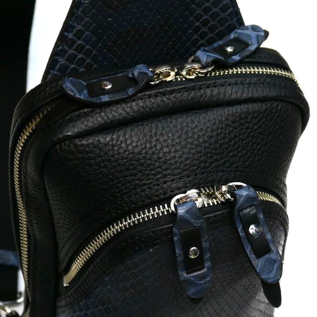 ボディバッグ メンズ レザー ショルダーバッグ 斜めがけ / 縦型 大容量