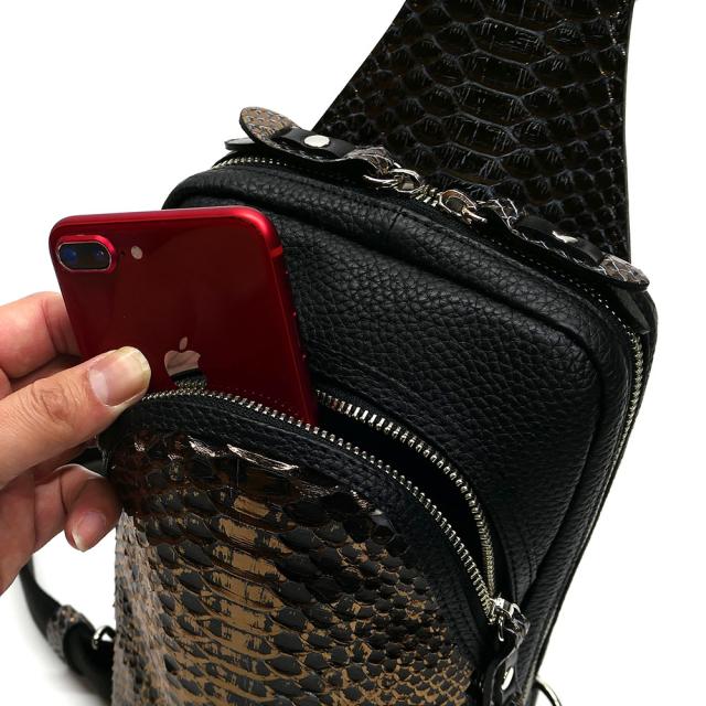 ボディバッグ メンズ レザー ショルダーバッグ 斜めがけ / 縦型 大容量 / 本革 パイソン革 蛇革 / ダイヤモンドパイソン ラスター チョコ 2_3