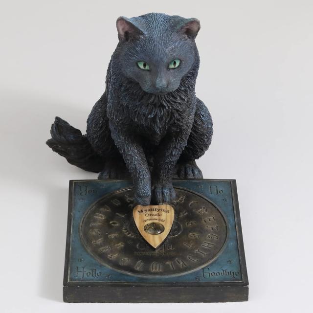 精霊板の前に座って「主の声」を待っている神秘的な黒猫彫像ねこ置物彫刻キャットフィギュア置物輸入品_5