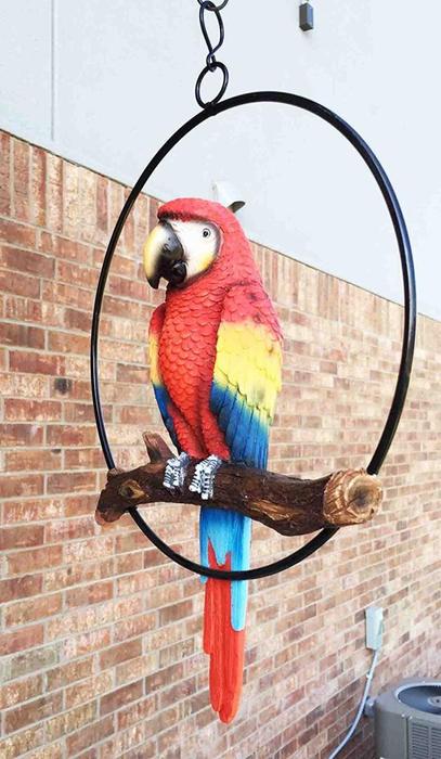 パティオ＆ホーム用 枝に止まったスカーレット色の コンゴウインコ 、オウム（鸚鵡）、愛好家のための トロピル彫像 彫刻（輸入品